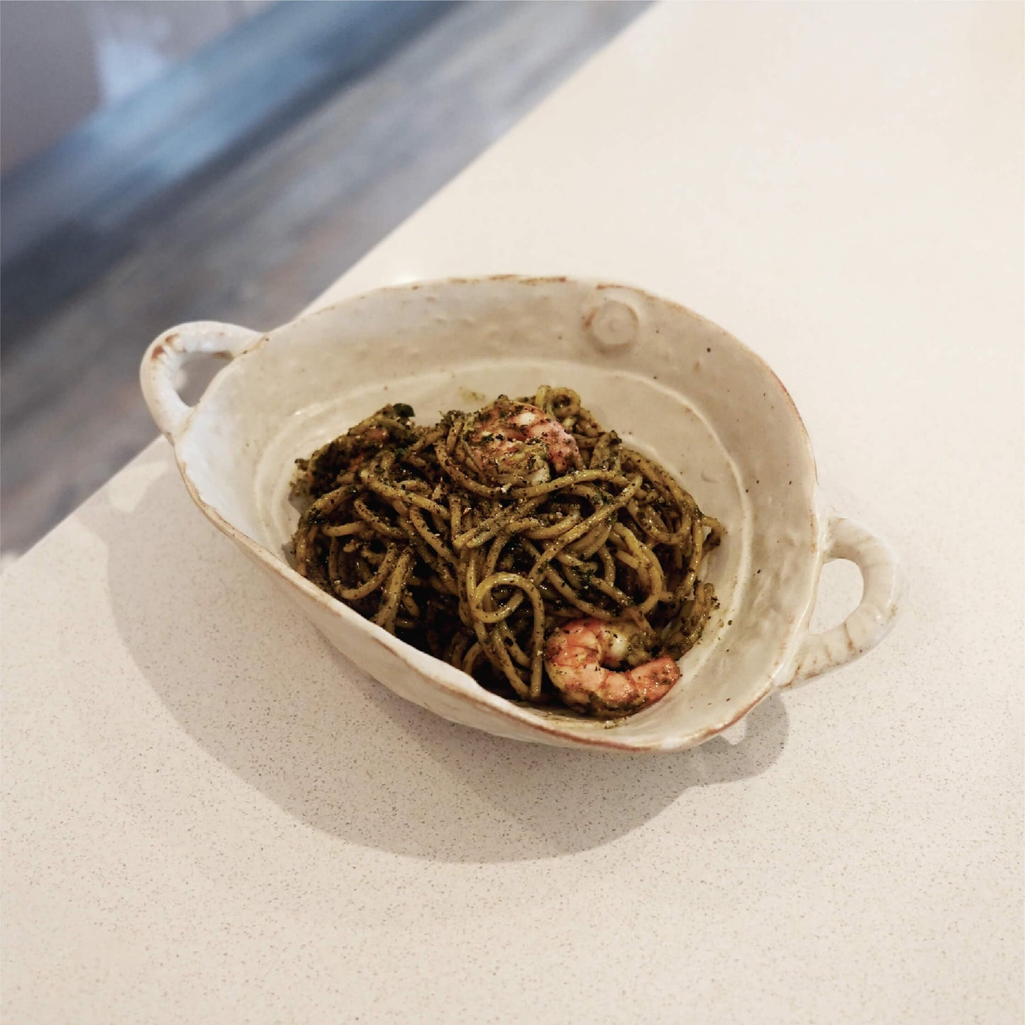 seicasaya 9-inch Ceramic Serving Bowl with Handles, Rustic Free-Form Edge Design, Decorative Bowl for Fruits Salads Pasta (Natural Beige)