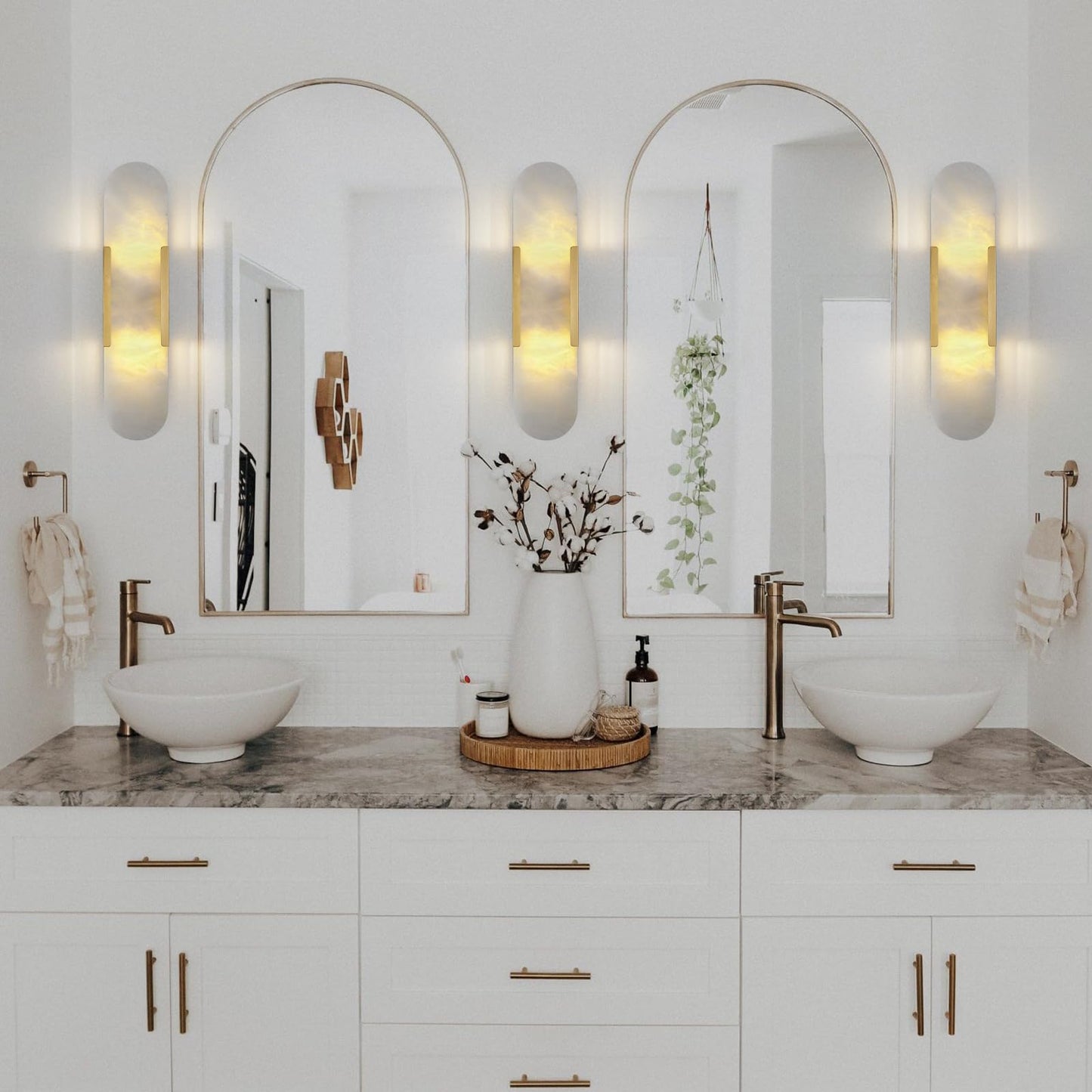 Sucelating 19.7 in Brass Alabaster Wall Sconces, Natural Marble Wall Sconces Indoor Alabaster Sconces for Living Room Modern Alabaster Sconces Wall Lighting for Dining Room Stairs Bedroom
